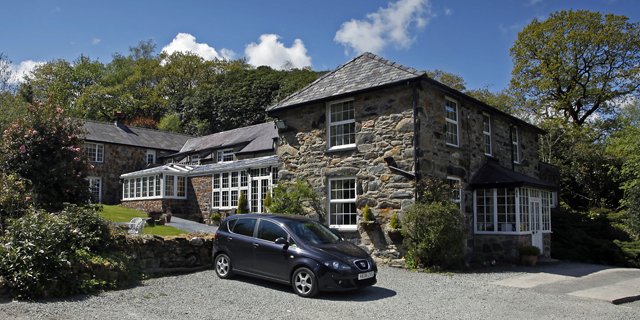 Relaxing holidays or active holidays at the Sygun Fawr Country House in Beddgelert, Snowdonia